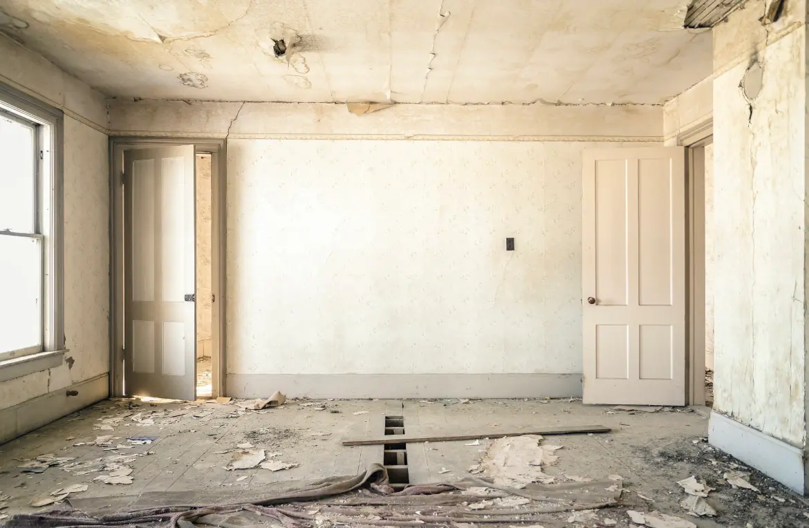 Waste disposal crew managing a cleanout project in Fort Thomas